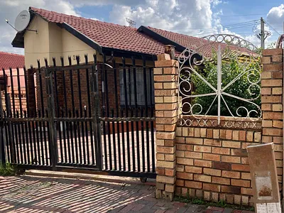 3 Bedroom House For Sale in Rustenburg - vnWK.webp