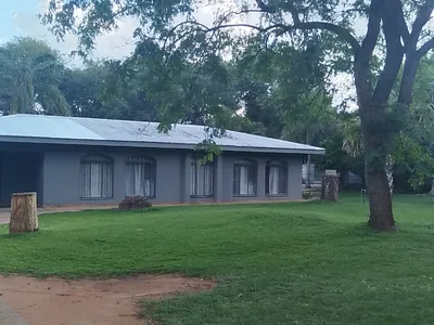 6 Bedroom House To Rent in Lephalale - hTE7.webp