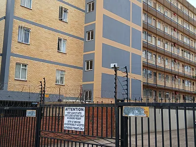 2 Bedroom Apartment For Sale in Pretoria - RZUu.webp