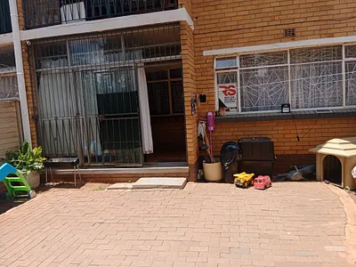 2 Bedroom Apartment For Sale in Vanderbijlpark - b0P7.webp