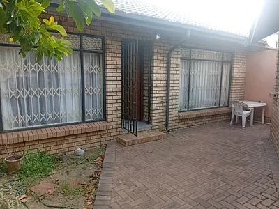 2 Bedroom Townhouse For Sale in Vanderbijlpark - G2nX.webp