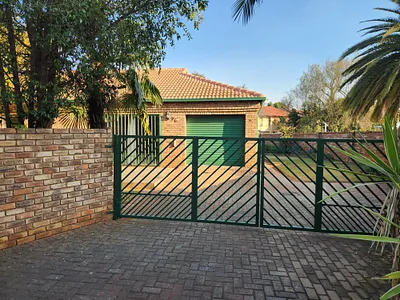 3 Bedroom Townhouse For Sale in Centurion - u0ID.webp