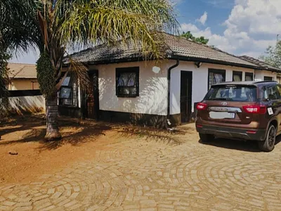 3 Bedroom House For Sale in Akasia - img