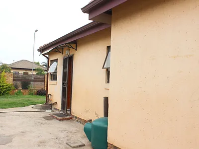 3 Bedroom House For Sale in Pretoria - sf21.webp