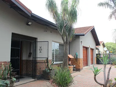 5 Bedroom House For Sale in Pretoria - Crm6.webp
