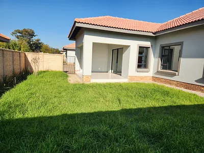3 Bedroom Townhouse For Sale in Pretoria - 2SiB.webp
