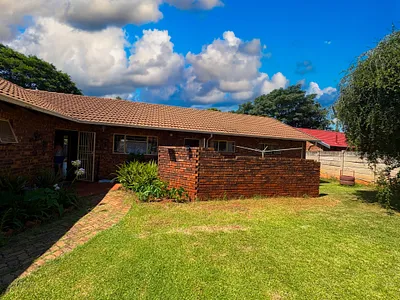 3 Bedroom House For Sale in Akasia - g58l.webp