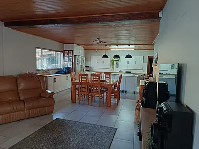 5 Bedroom House For Sale in Sasolburg - bKTI.webp