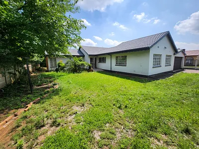 5 Bedroom House For Sale in Vanderbijlpark - pJ3U.webp