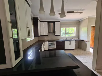 3 Bedroom Townhouse For Sale in Vanderbijlpark - a55V.webp