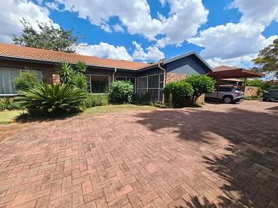 3 Bedroom Townhouse For Sale in Vanderbijlpark - jzPL.webp