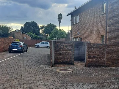 2 Bedroom Townhouse For Sale in Pretoria - FOXe.webp