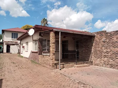 5 Bedroom House For Sale in Pretoria - JrRG.webp