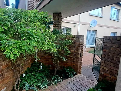 2 Bedroom Townhouse For Sale in Pretoria - JbIB.webp