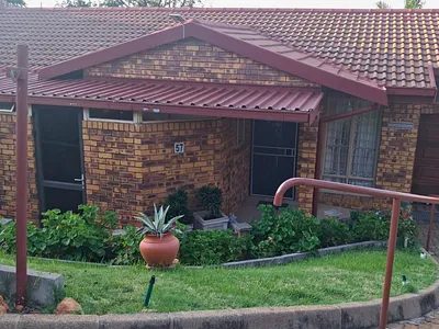 2 Bedroom Townhouse For Sale in Akasia - dXZm.webp