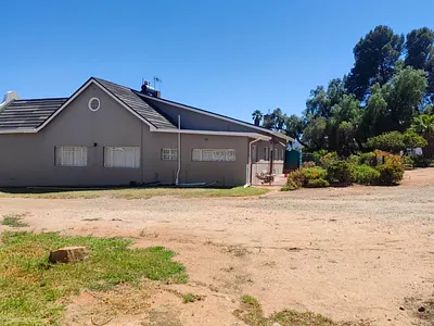 3 Bedroom House For Sale in Uniondale - Utfo.webp