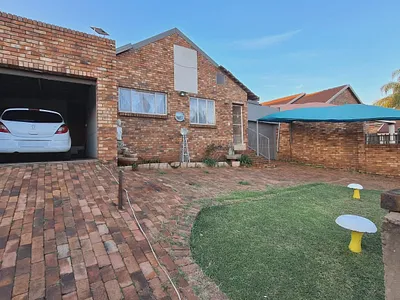 2 Bedroom House For Sale in Pretoria - 6Mn5.webp