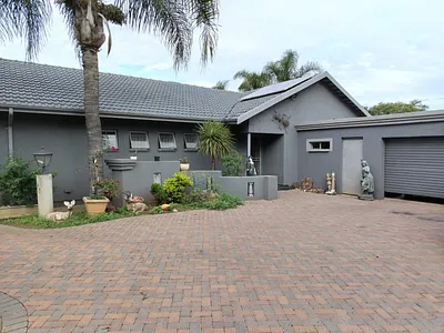 6 Bedroom House For Sale in Vanderbijlpark - QjiT.webp