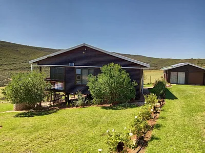 3 Bedroom House For Sale in Joubertina - img