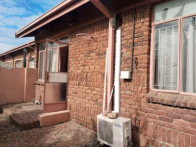 2 Bedroom Townhouse For Sale in Pretoria - zm9f.webp
