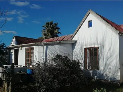 4 Bedroom House For Sale in Uniondale - u5yt.webp