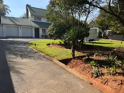 6 Bedroom House For Sale in Roodepoort - rZ9j.webp