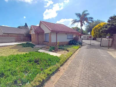 3 Bedroom House For Sale in Vereeniging - dvWC.webp