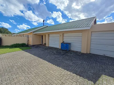 3 Bedroom House For Sale in Vereeniging - FkMm.webp