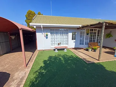 2 Bedroom House For Sale in Vereeniging - 3E8v.webp