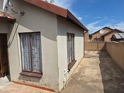 2 Bedroom House For Sale in Soshanguve - MYMn.webp