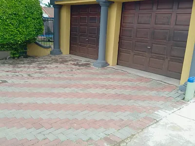 4 Bedroom House For Sale in Akasia - HylN.webp