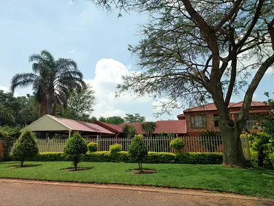 7 Bedroom House For Sale in Akasia - qj20.webp