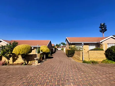 2 Bedroom Townhouse For Sale in Newcastle - img