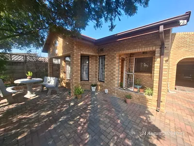 3 Bedroom House For Sale in Newcastle - img