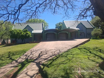 3 Bedroom House To Rent in Newcastle - ze1c.webp