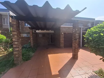 3 Bedroom Townhouse For Sale in Newcastle - img