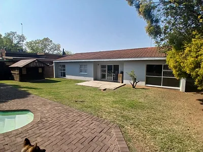 3 Bedroom House To Rent in Newcastle - 3JUk.webp