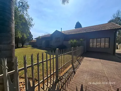 4 Bedroom House For Sale in Newcastle - 6sps.webp