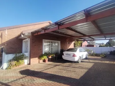3 Bedroom House For Sale in Newcastle - img