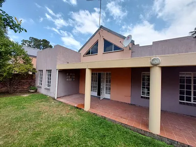 3 Bedroom Townhouse For Sale in Newcastle - FDPR.webp
