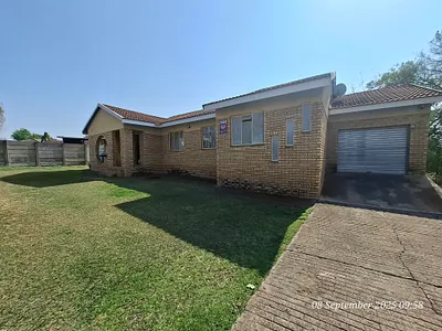 3 Bedroom House To Rent in Newcastle - ToCP.webp
