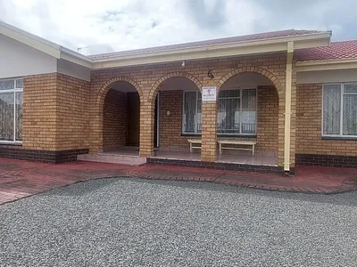 3 Bedroom House For Sale in Newcastle - 6F3J.webp