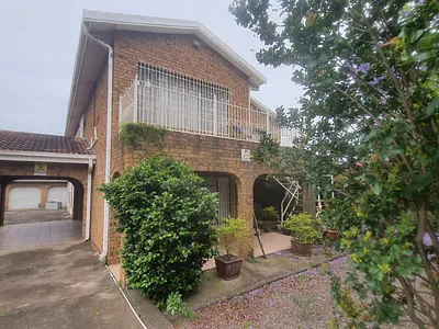 6 Bedroom House For Sale in Newcastle - img