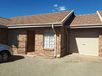 3 Bedroom Townhouse To Rent in Newcastle - img