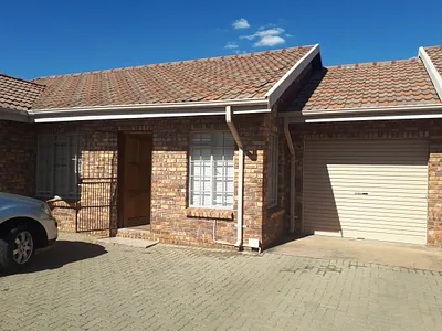 3 Bedroom Townhouse For Sale in Newcastle - img