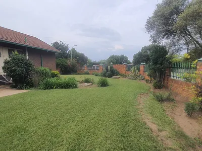 3 Bedroom House For Sale in Newcastle - img