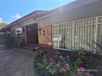 4 Bedroom House For Sale in Newcastle - img