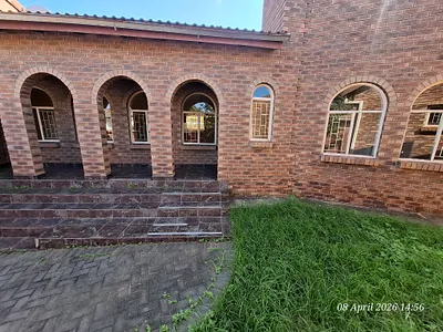 3 Bedroom Townhouse For Sale in Newcastle - img