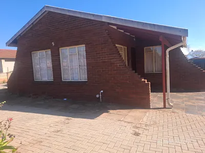 3 Bedroom House For Sale in Newcastle - img