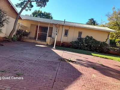 3 Bedroom House For Sale in Newcastle - img